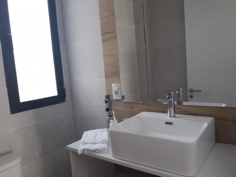 Excelente casa a estrenar en Barrio Privado con servicios